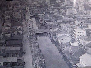 昭和の頃に埋め立てられた南北に流れる西横堀川